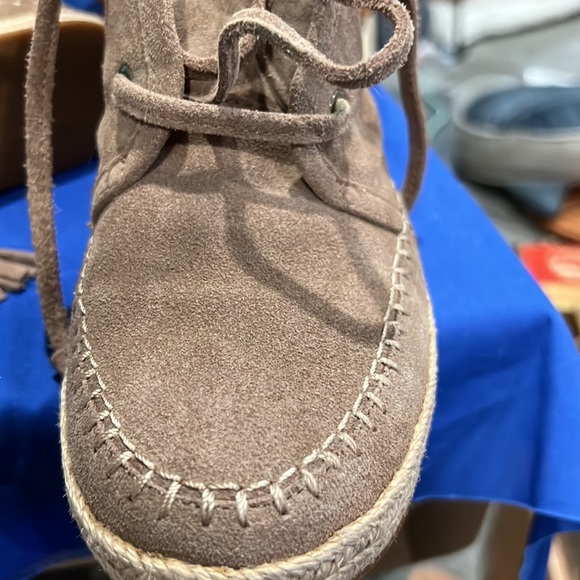 Beautiful Crown Vintage MAC Suede Wedge Boots. - Picture 5 of 10